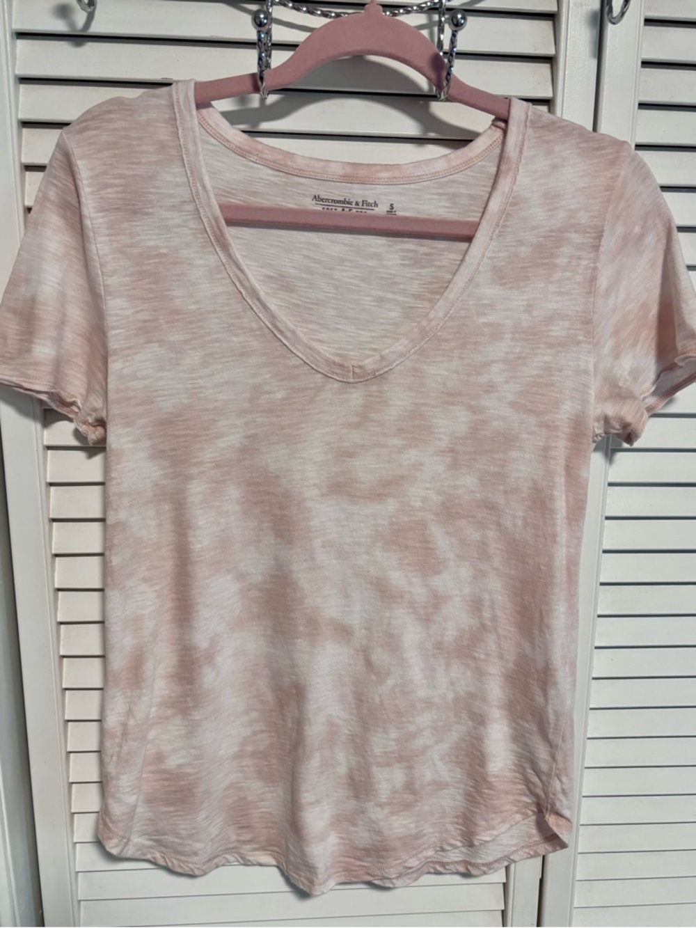 Abercrombie & Fitch Light Pink Tie-Dye V-Neck Tee